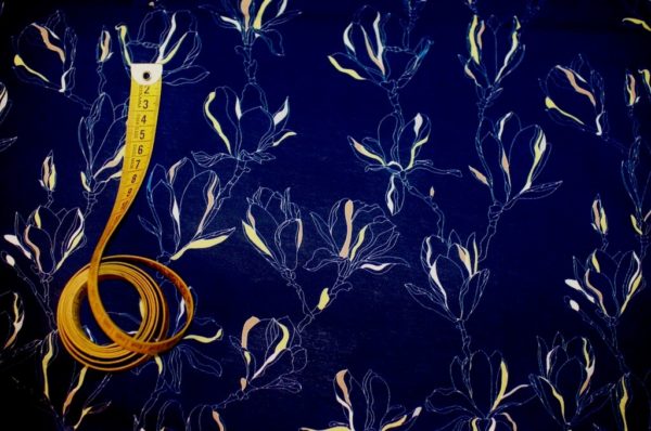 jersey coton biologique vendu au mètre tissu bio motif magnolia bleu marine Mars-ELLE