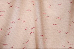 tissu bio popeline coton fleur Mars-ELLE GOTS coton biologique couture durable écologique motif imprimé oiseau rouge crème rose art-déco